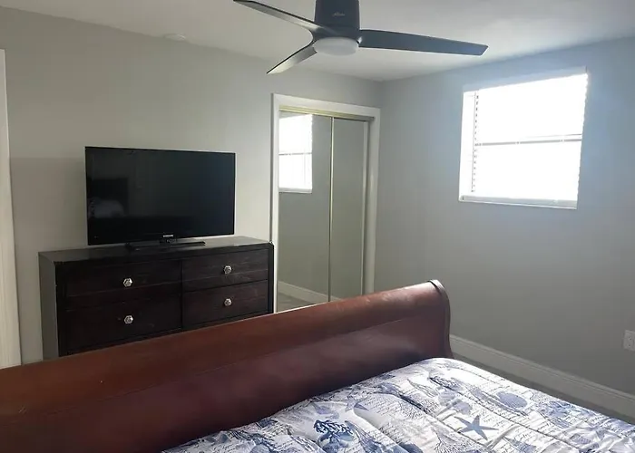 Relaxing 4 Bedroom House Perfect Florida Getaway