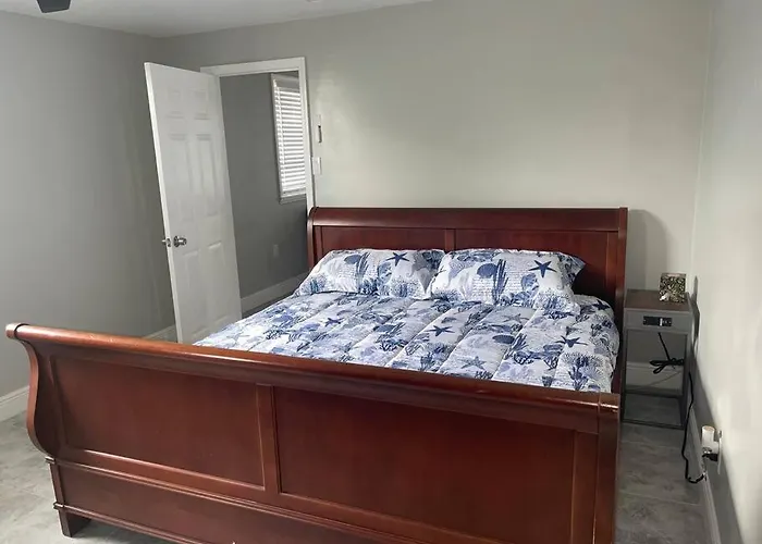 Relaxing 4 Bedroom House Perfect Florida Getaway