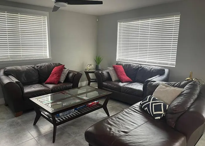 Relaxing 4 Bedroom House Perfect Florida Getaway