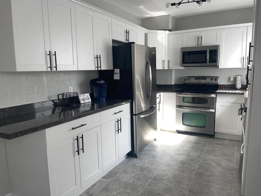Relaxing 4 Bedroom House Perfect Florida Getaway * Fort Lauderdale