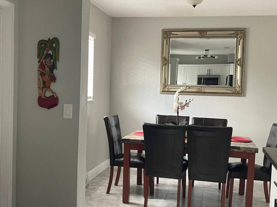 Relaxing 4 Bedroom House Perfect Florida Getaway Holiday home Fort Lauderdale