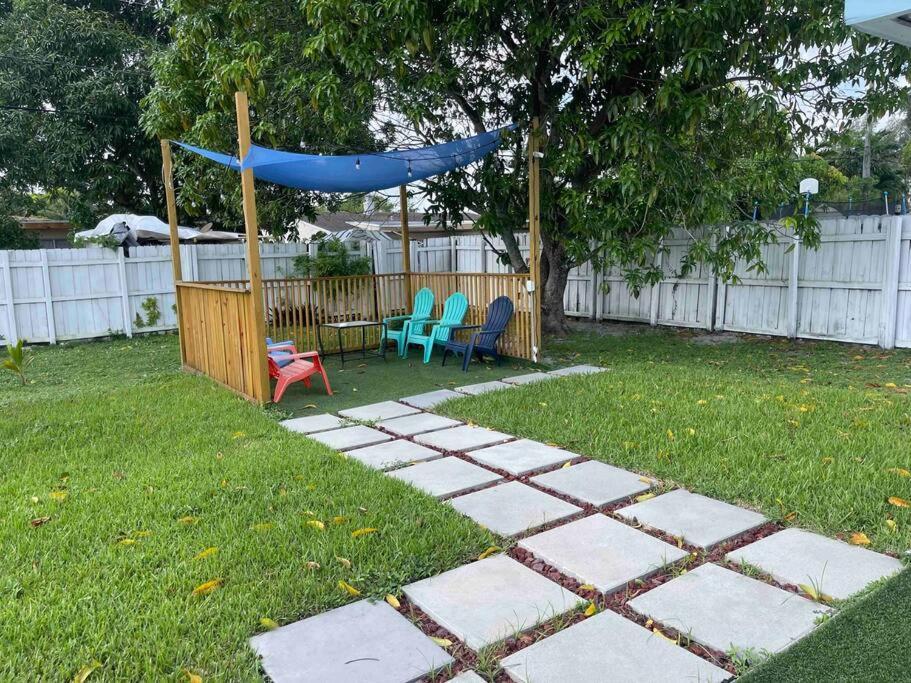 Relaxing 4 Bedroom House Perfect Florida Getaway *
